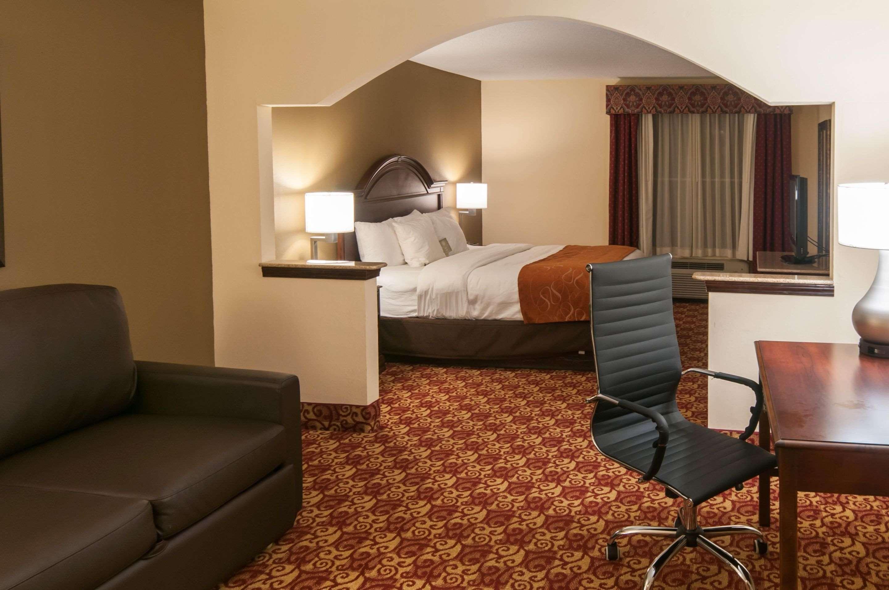 Comfort Suites Milledgeville Exterior photo